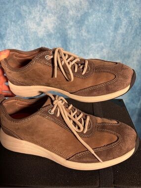 Clarks WAYWALK Tan Suede Sneakers Men’s 8 / EU 41
